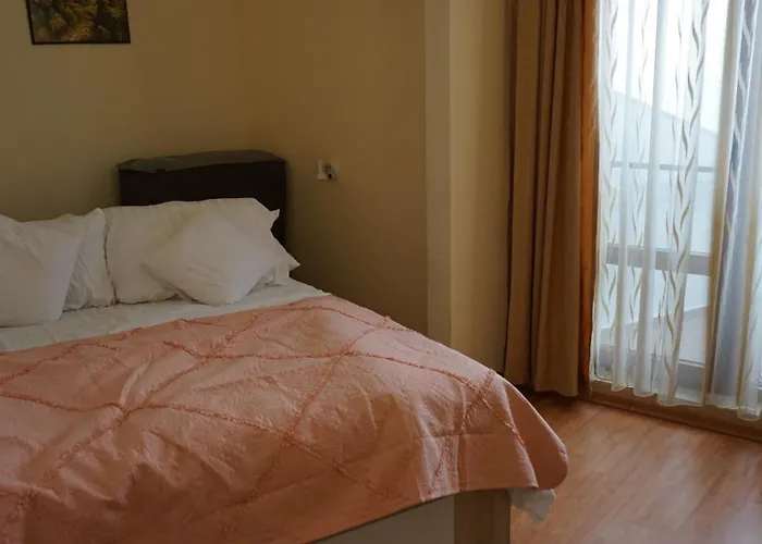 Апартамент Bulharsko - Garden Of Eden Свети Влас